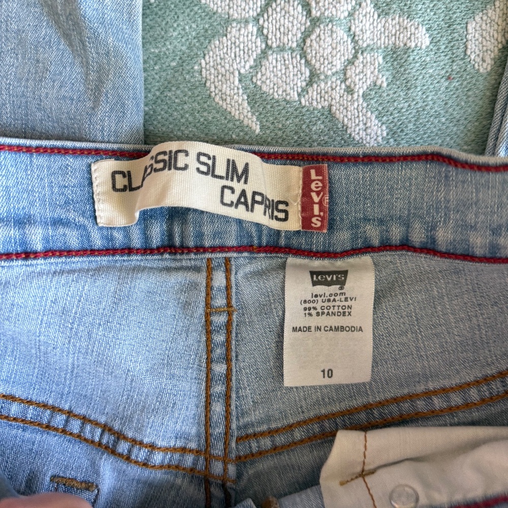 Levi Classic Slim Capris Size 10 Jeans - Picture 3 of 11
